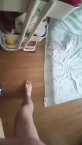 这骚女太骚了淫语挑逗
